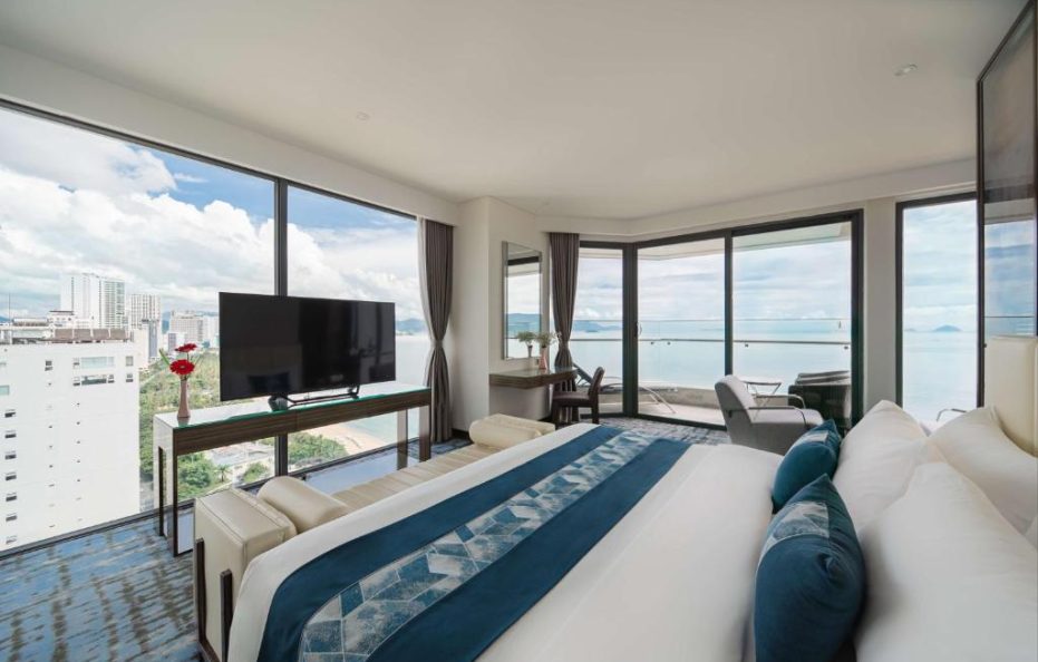 Queen Ann Suite Oceanview Balcony