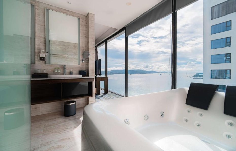 Queen Ann Suite Oceanview Balcony