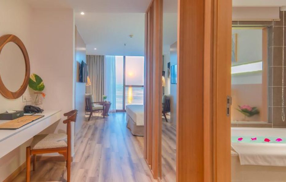 Premium Deluxe Beachfront Double/Twin