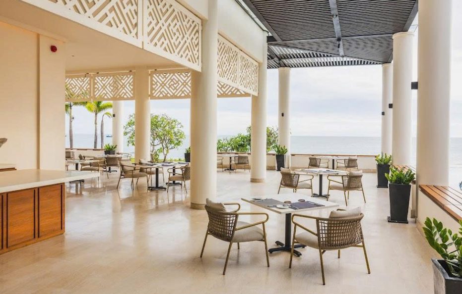 Khách sạn Azarai Kê Gà Bay