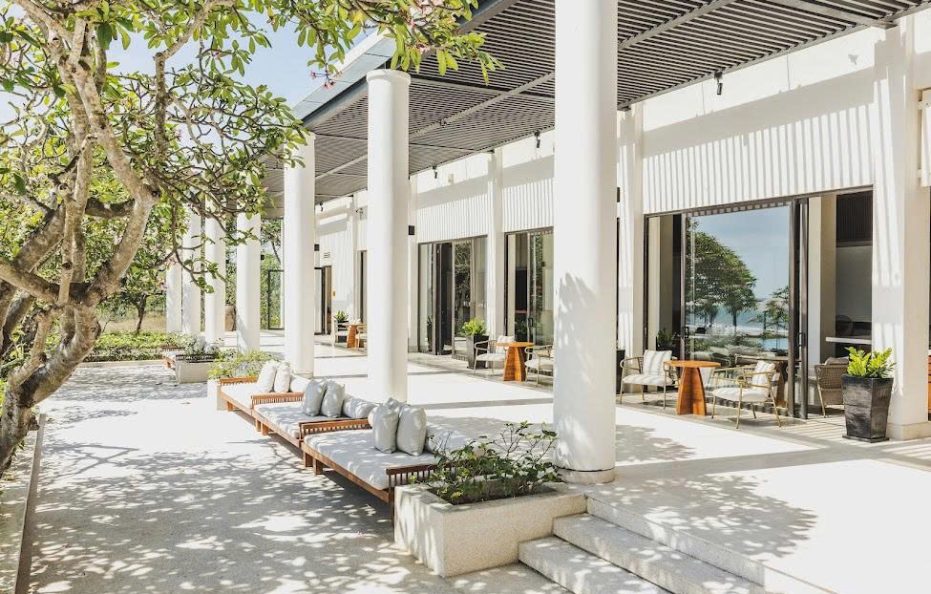 Khách sạn Azarai Kê Gà Bay