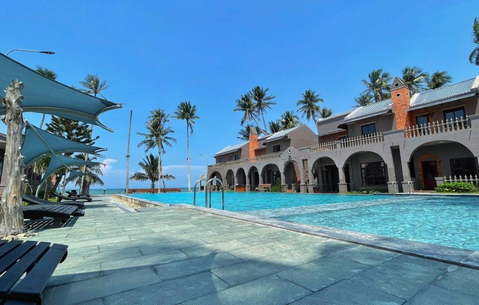 Premium Pool View Triple